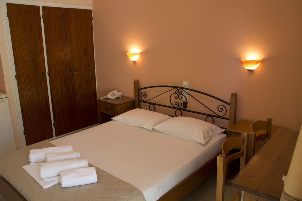Anixis Hotel Lutrá Ipátisz Szoba fotó
