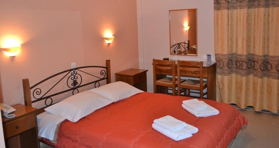 Anixis Hotel Lutrá Ipátisz Szoba fotó